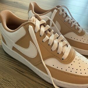 Nike Women’s Shoes (size 6.5)